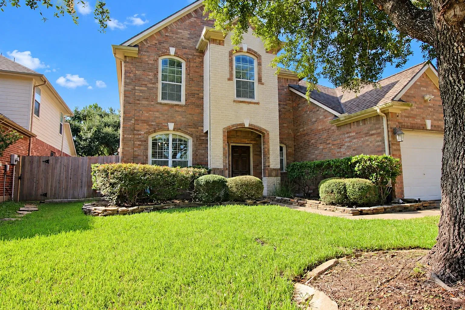 4 bed, 2.5 bath, 2418 sqft, $3,200 — Photo 1