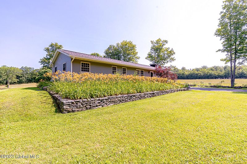 5th image of 580 Knox Cave Road