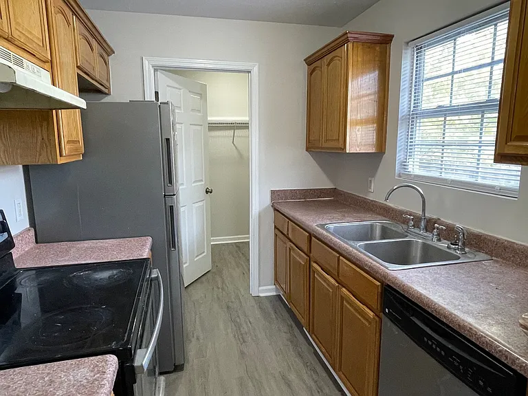 1708 Underwood St — Photo 6