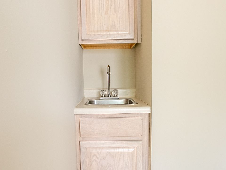 1st image of 10043 Cove Dr