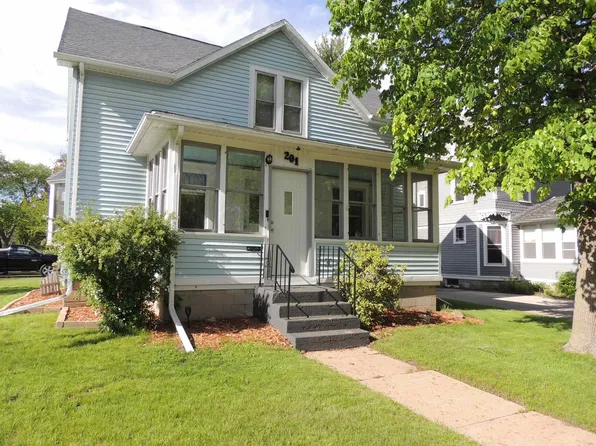 201 7th Ave SE, Waverly, IA 50677