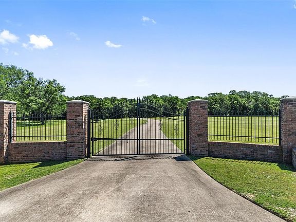 2nd image of 18 Woodland Ct