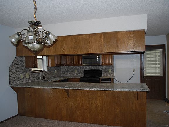 beatiful kitchen bar area