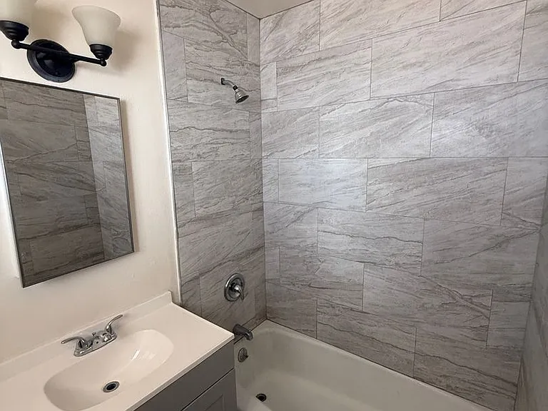 13704-13728 Avenida Hermosa — Photo 6