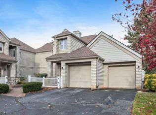 39 Harker Hill Dr, Hamburg, NJ 07419