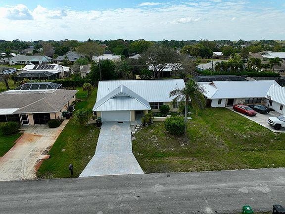 4th image of 1550 SE Croquet Street