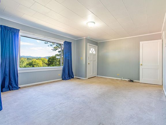 4th image of 196 Sanford Cir