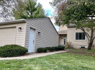 8207 Greenbelt Dr, Urbandale, IA 50322
