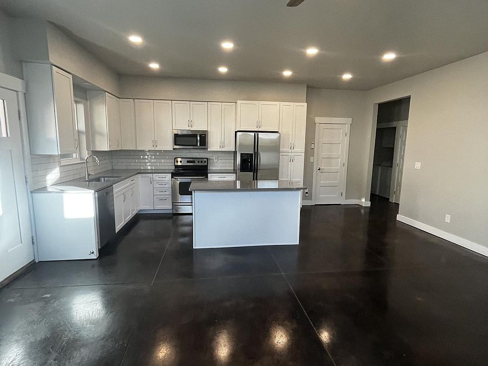 Kitchen/Living area