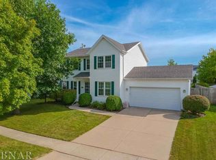 1706 Royal Pointe Dr, Bloomington, IL