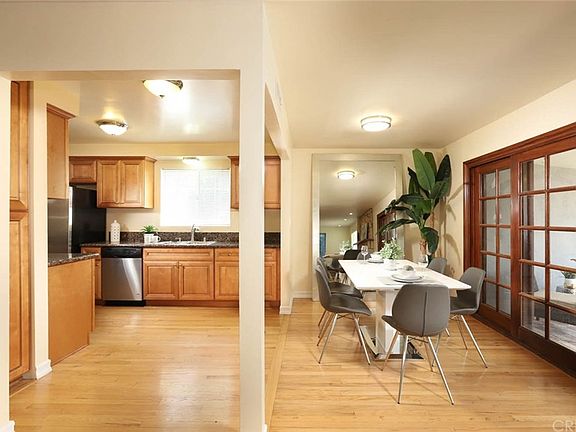 4th image of 6437 Woodlake Ave