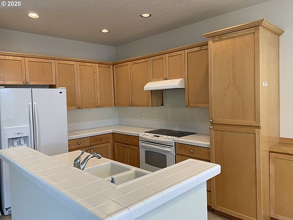 2nd image of 6099 NE Sherborne St