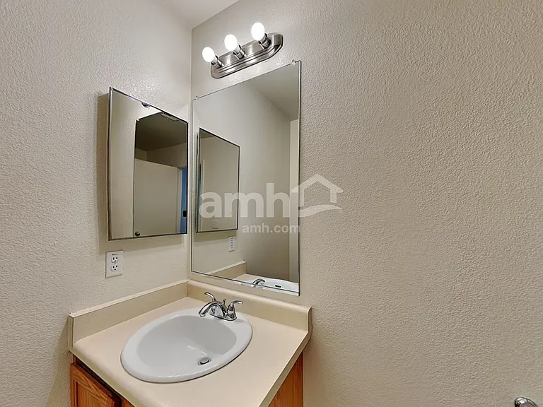 18554 W Mariposa Dr — Photo 16