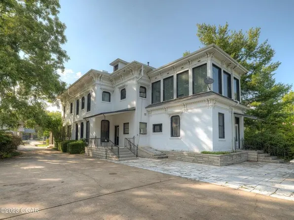 1302 Grand Avenue, Carthage, MO 64836