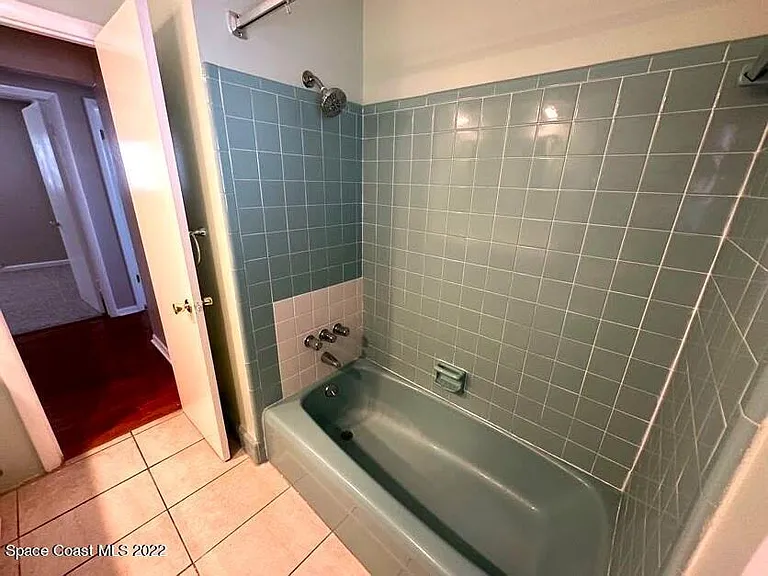 1660 Neptune Dr — Photo 15