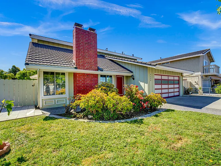 4608 Rochelle Dr — Photo 3