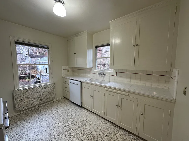 1309 E Michigan Ave — Photo 4