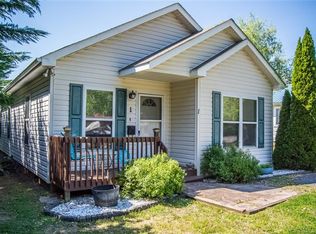 1 Wren Way Dr, Asheville, NC 28803