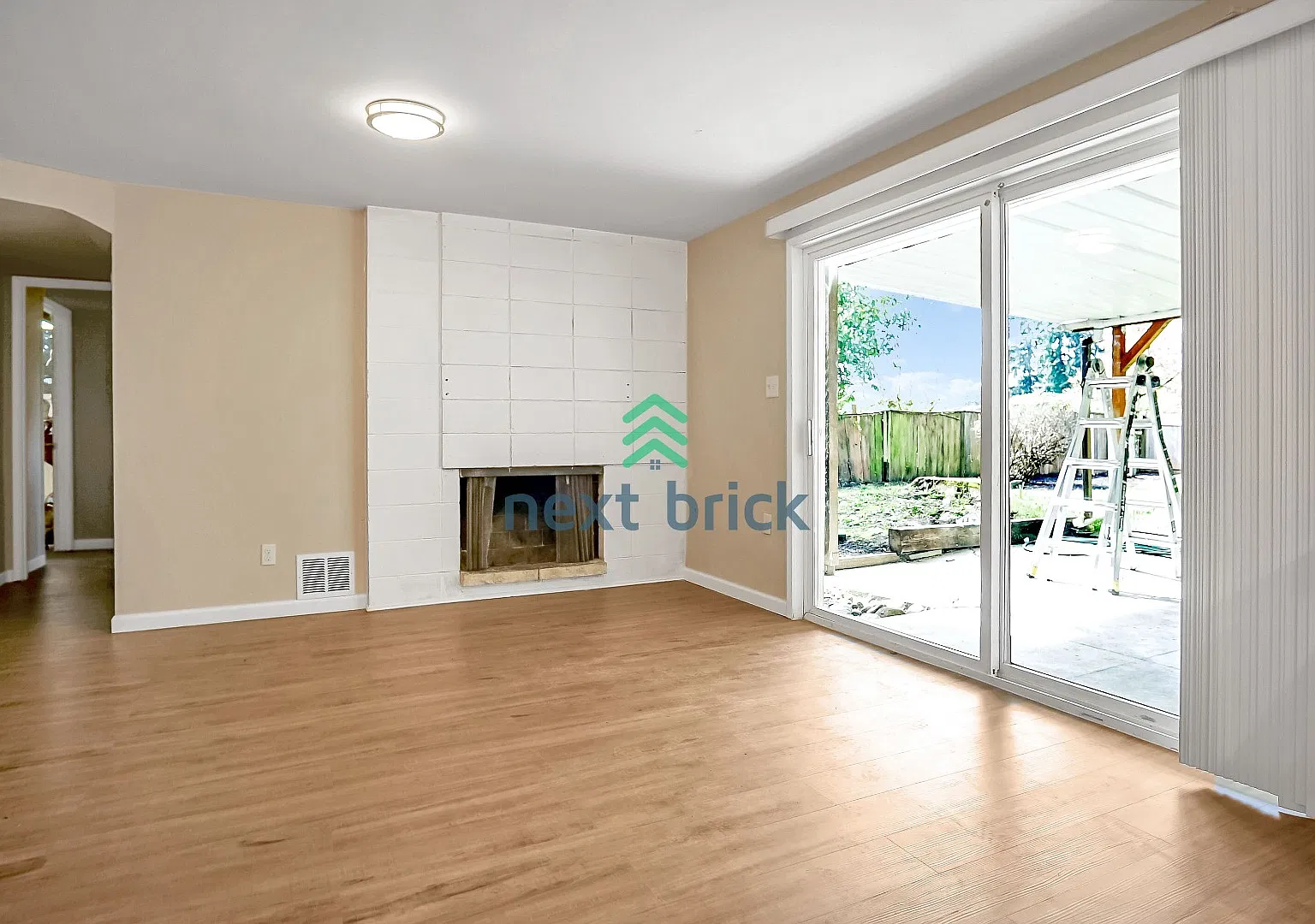 Charming 4 Bed 2 Bath Single Family for Rent in Bellevue! — Photo 3