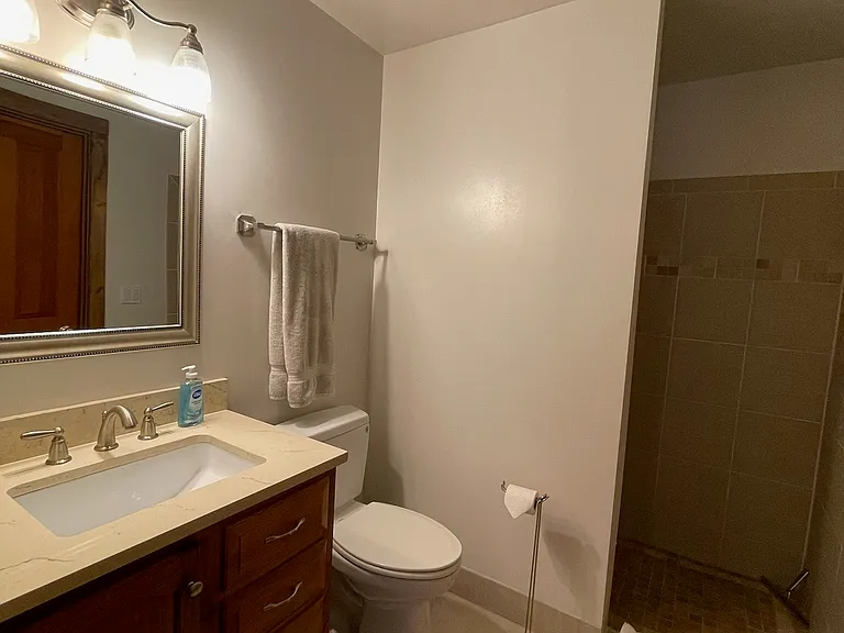 220 Pinewood Ln #B4 — Photo 8