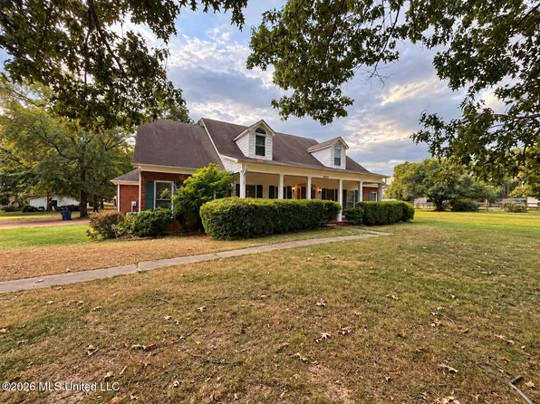8885 Cedar Crest Ln, Olive Branch, MS 38654