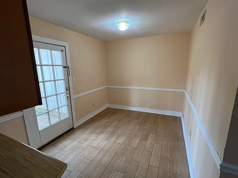 102 Madrid Ct — Photo 4