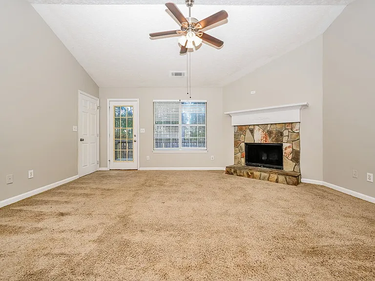 725 Grove Pointe Cir — Photo 4