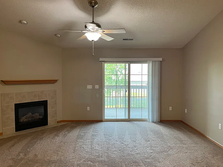 90 E Jefferson St #8 — Photo 8