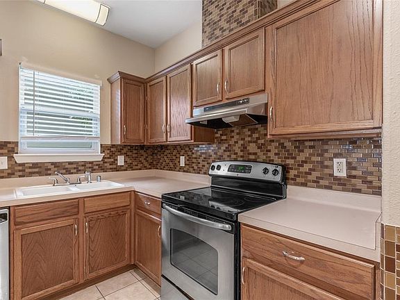 5th image of 10218 Berry Hill Ln