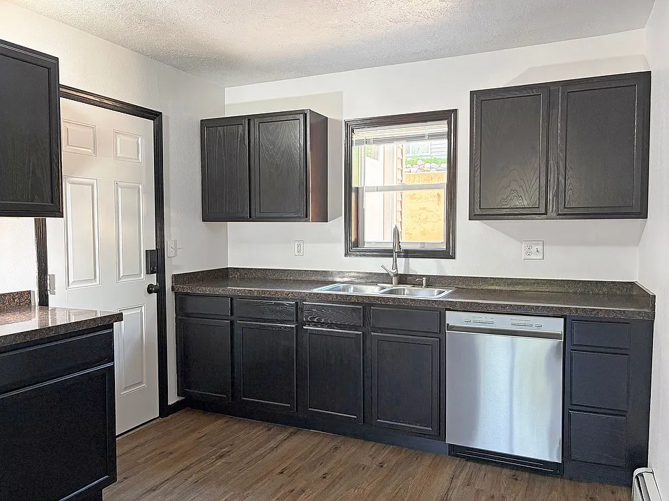 Remodeled 2 Bed, 1 Bath in a Convenient Central Location