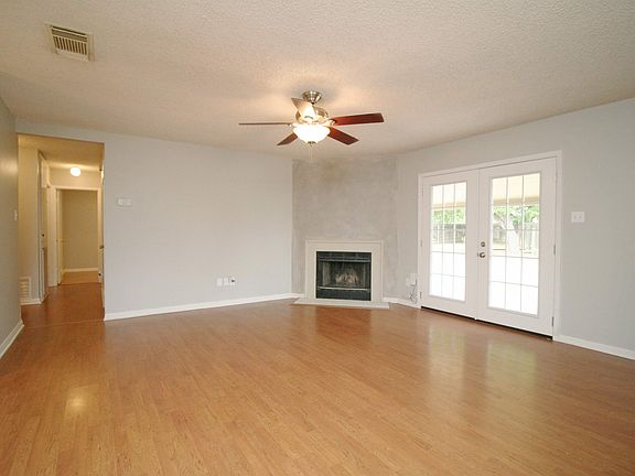 5th image of 15527 Walnut Creek Dr