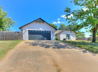 23 Crown Point, Shawnee, OK 74804