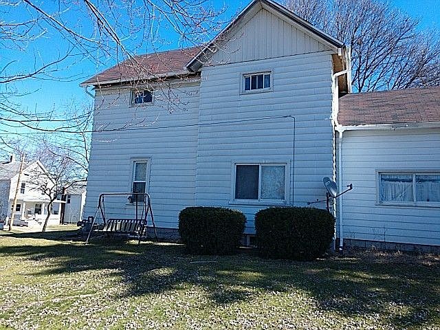 2nd image of 424 W Paradise St