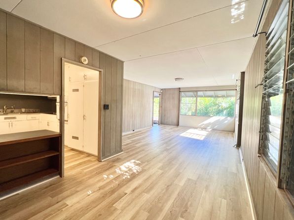 2838 E Manoa Rd