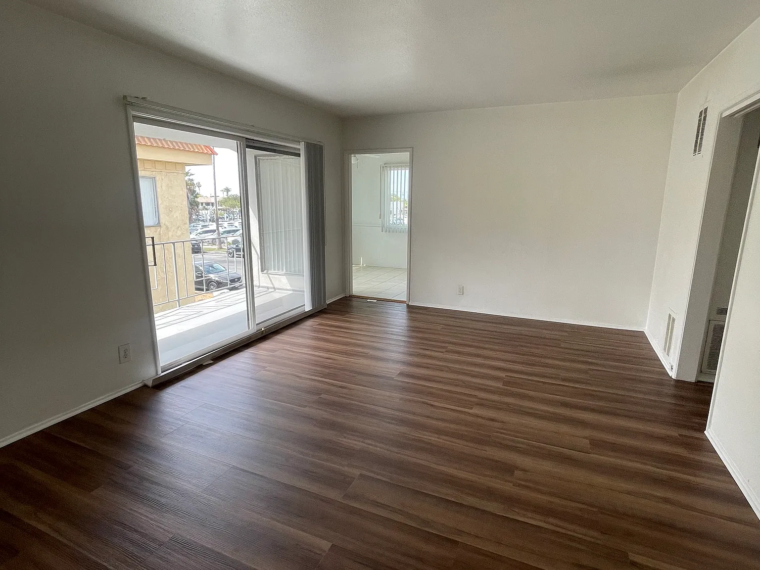 2 bed, 1100 sqft, $2,895 — Photo 2
