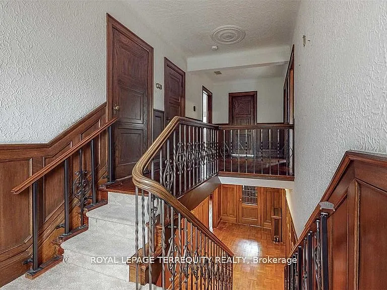 312 Glenayr Rd — Photo 11