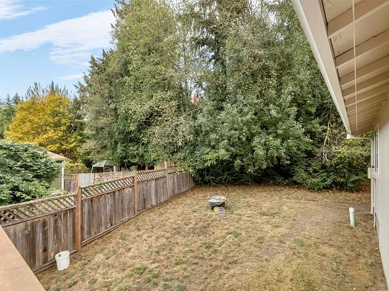 7382 Haynes Ln NE — Photo 16
