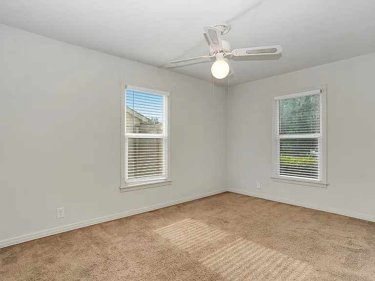 5832 Locke Ave — Photo 7