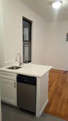 Rented by Sky Management | media 19