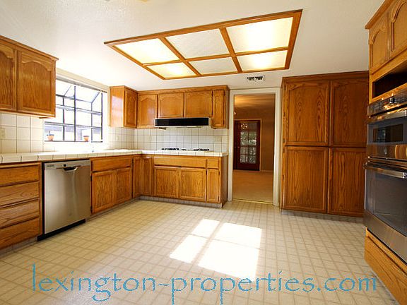 5th image of 2116 Van Ness Dr
