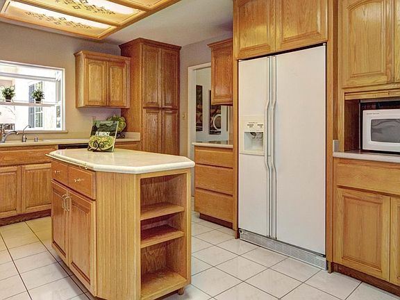 5th image of 19566 Brockton Ln