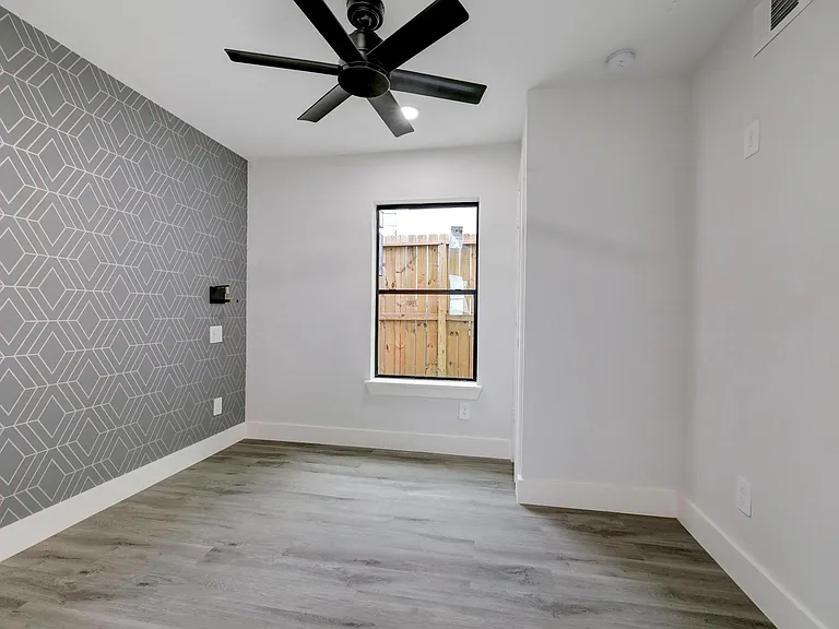 2403 Cleburne St #3 — Photo 16