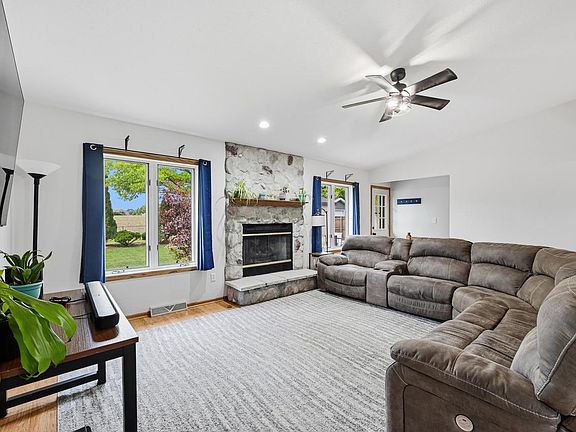 4th image of 925 E Fitzsimmons ROAD