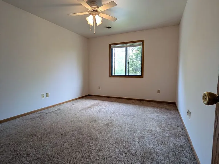 2615 Morningside Dr — Photo 2