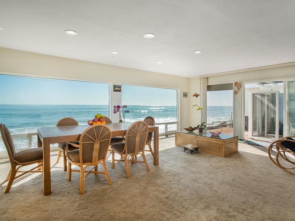 Living Room - Panoramic View
