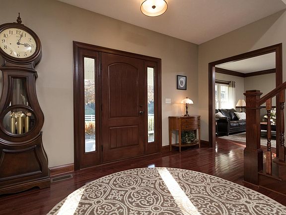 4th image of 275 Glenara Dr