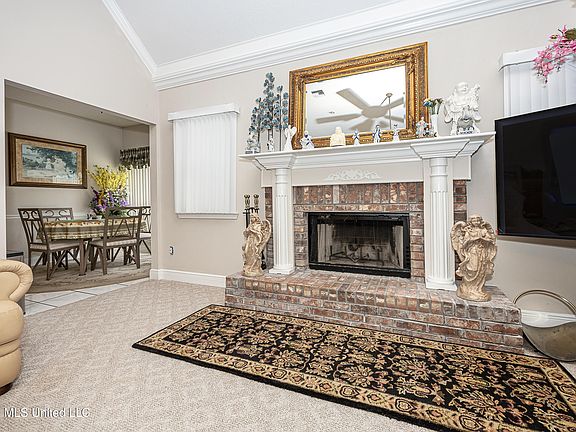 2nd image of 2021 Parkview Dr