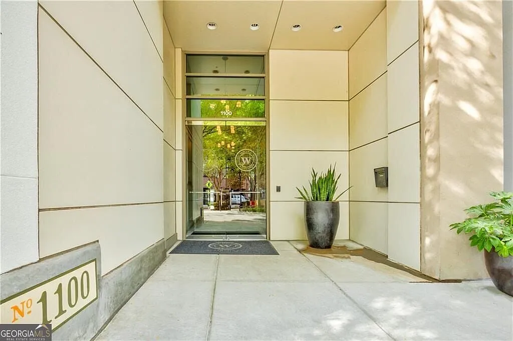2 bed, 1223 sqft, $3,950 — Photo 2