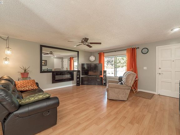 3rd image of 9809 NE Tanglewood Dr
