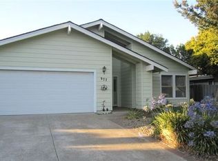 977 Howard Ave, Gilroy, CA 95020